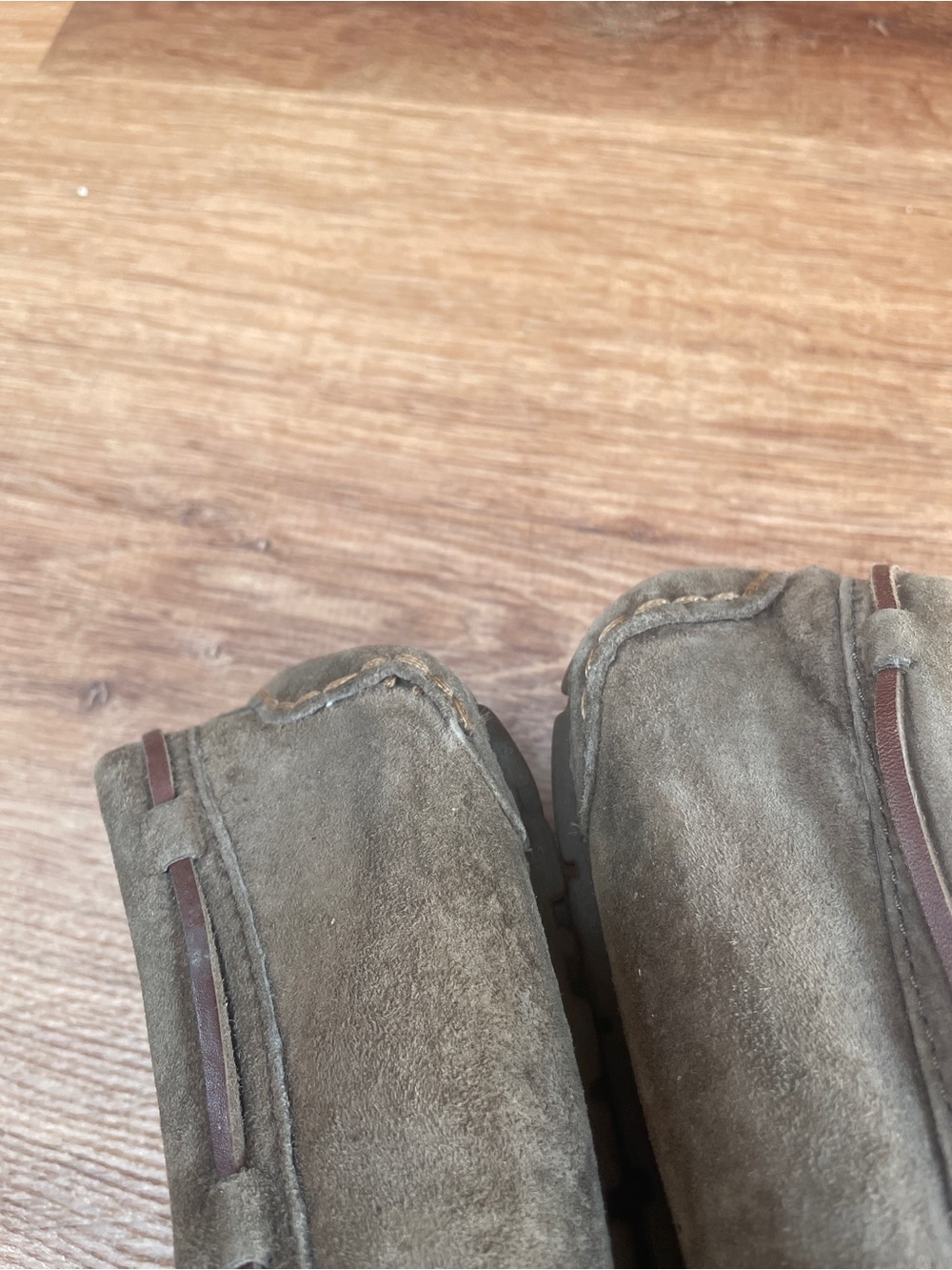 UGG Dakota Moccasins Slippers Brown Shearling Womens Size 9 - Picture 11 of 12